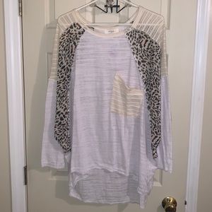 Ladies top XL, never been worn tags still attached. Brand is UMGEE.